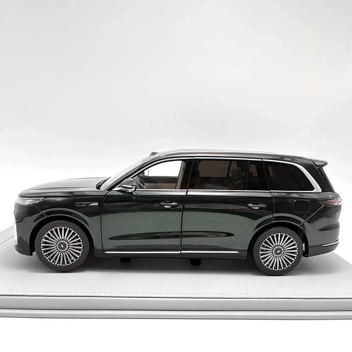 FULWINE T11، نموذج سيارة مصنوع من خليط معدني، موديل OMODA 11، عرض المجموعة، هدية للأولاد البالغين، أخضر داكن، 2025، 1:18