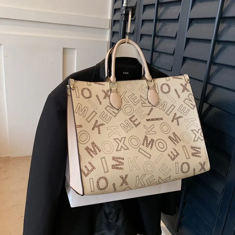 

European Commuter Girls' Tote With Artistic Hand-Carry Approach, Premium For Daily Light Luxury Activity Needs And Style