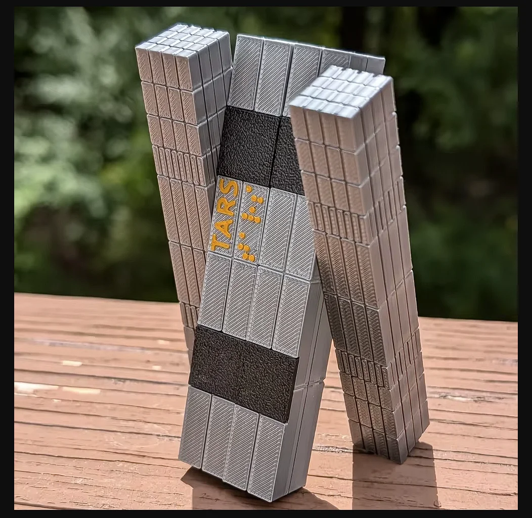 Robot TARS De Pantalla – Modelo A Escala 1:16 Con Imágenes Precargadas, Articulaciones Magnéticas Y Carcasa Impresa En 3D