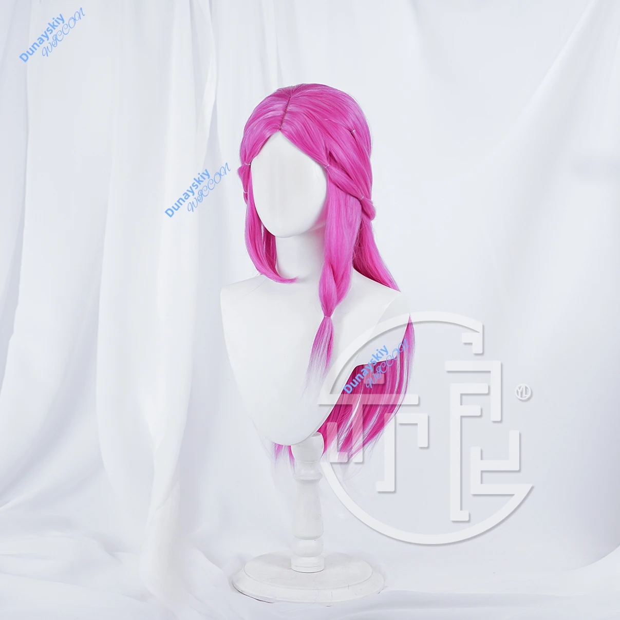 Nine Tailed Demon Fox Ahri Cosplay Wig Prop Snow Moon 80cm Long Heat Resistant Synthetic Hair Wig Cap view 3