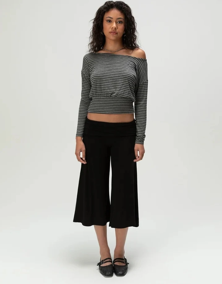 Womens Fold Over Capri Pants Flowy Low Rise Wide Leg Pants Yoga Capris Elastic Waist Ruffle Hem Flare Bell Bottom Cropped Pants