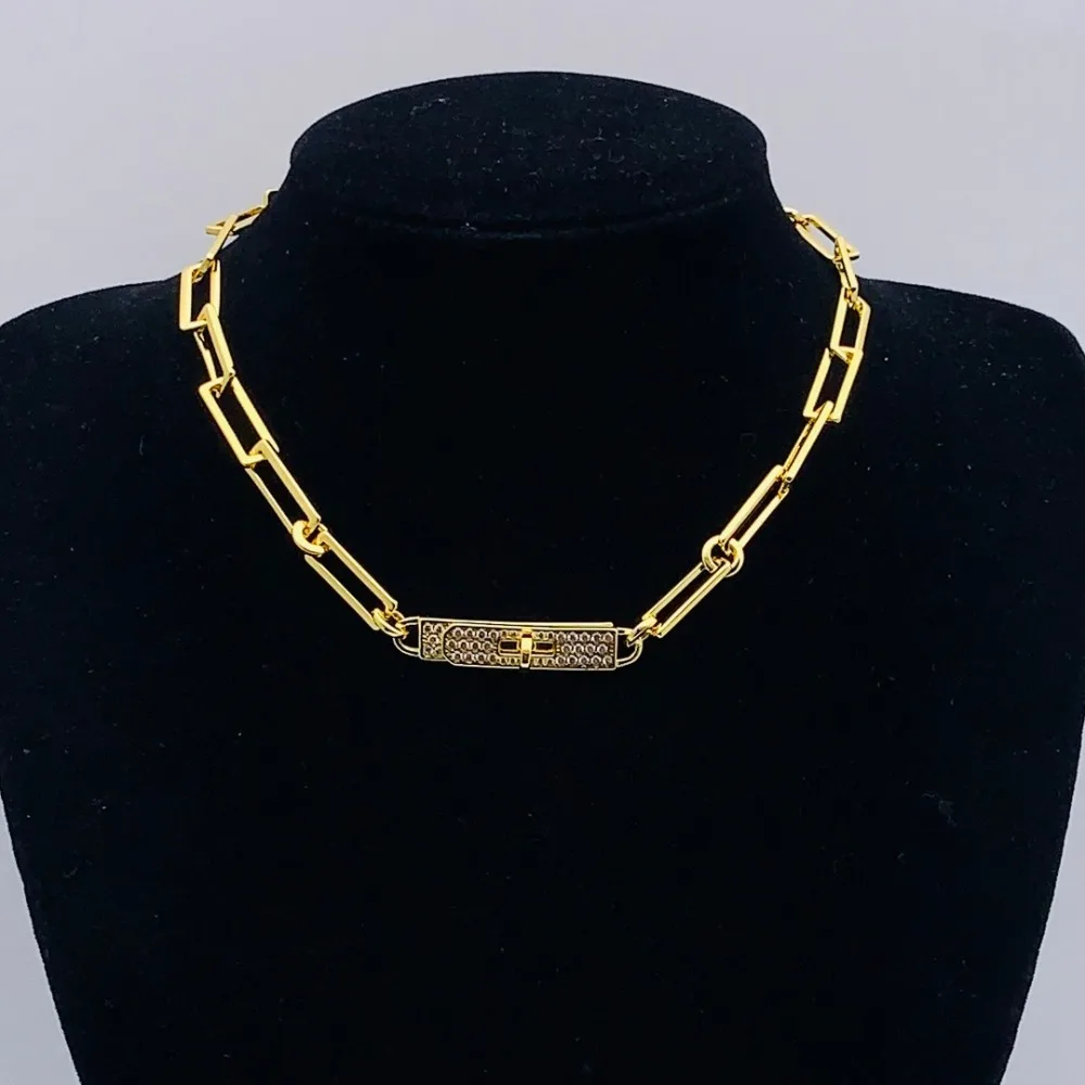 

2025 New Noble Premium Necklace Graceful Design Highlighting Extraordinary Charm Women Luxury Jewelry Gift