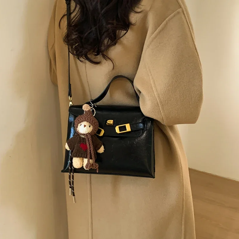 

Famous Designer Popular Crossbody Bag For Women - Leather Messenger Bag In Elegant Classic Luxury Brand