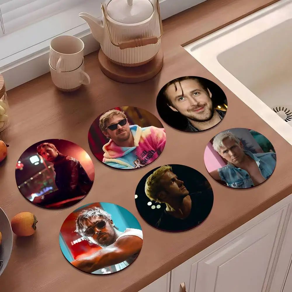 1pc Singer R-Ryan Gosling Wooden Coaster Colour Printing Cup Mat Home Desk Decoration Gifts