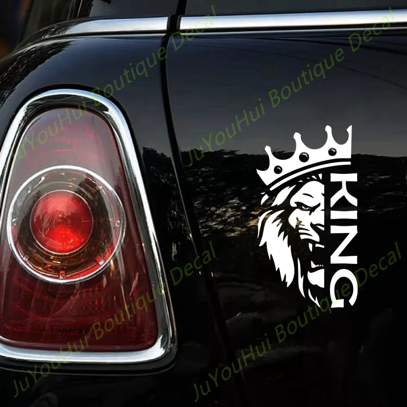 JuYouHui-calcomanía de León con corona de rey, pegatina de vinilo para coche, decoración para carrocería, parachoques, ventana trasera, portátil