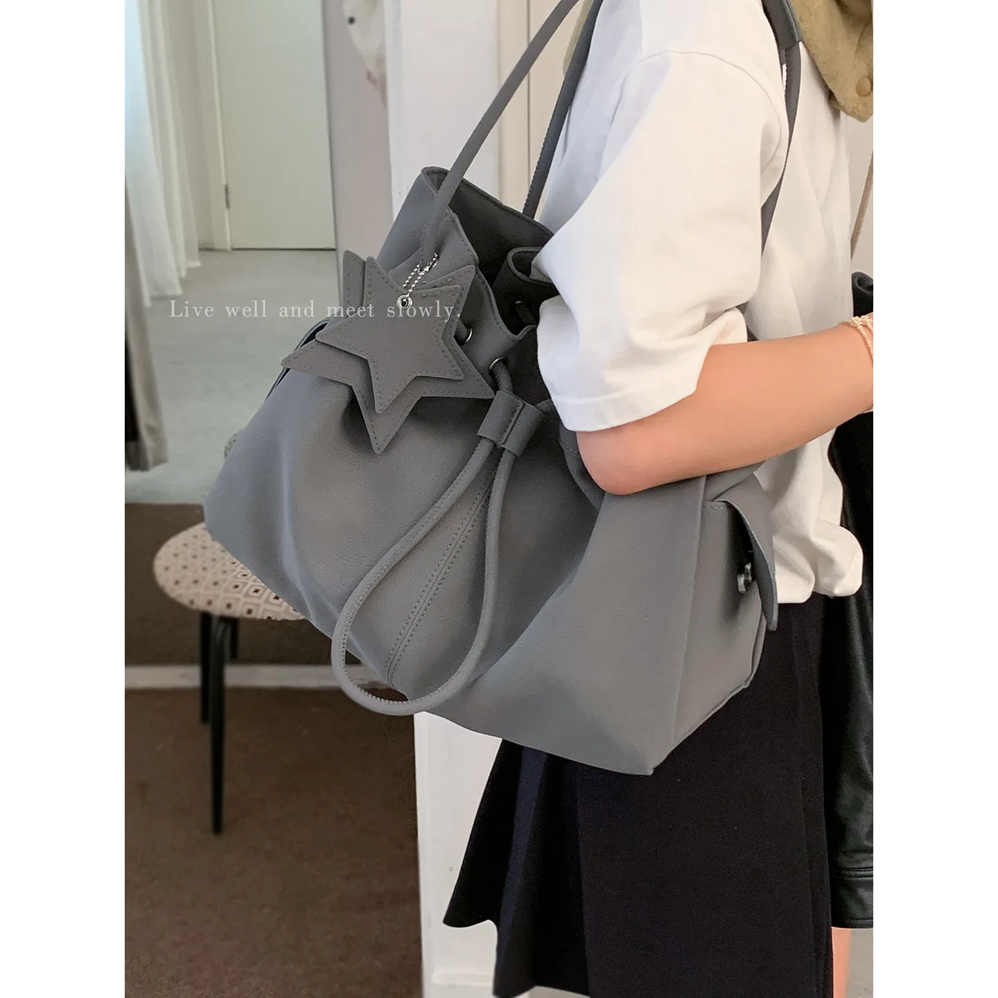 Large capacity underarm bag women 2025 new simple tote bag versatile shoulder commuter bag