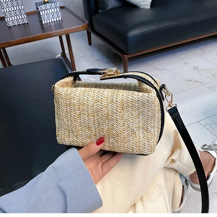 Straw woven handbag for women in spring 2024 new rural style forest style pillow bag Xiaoqing new crossbody bag