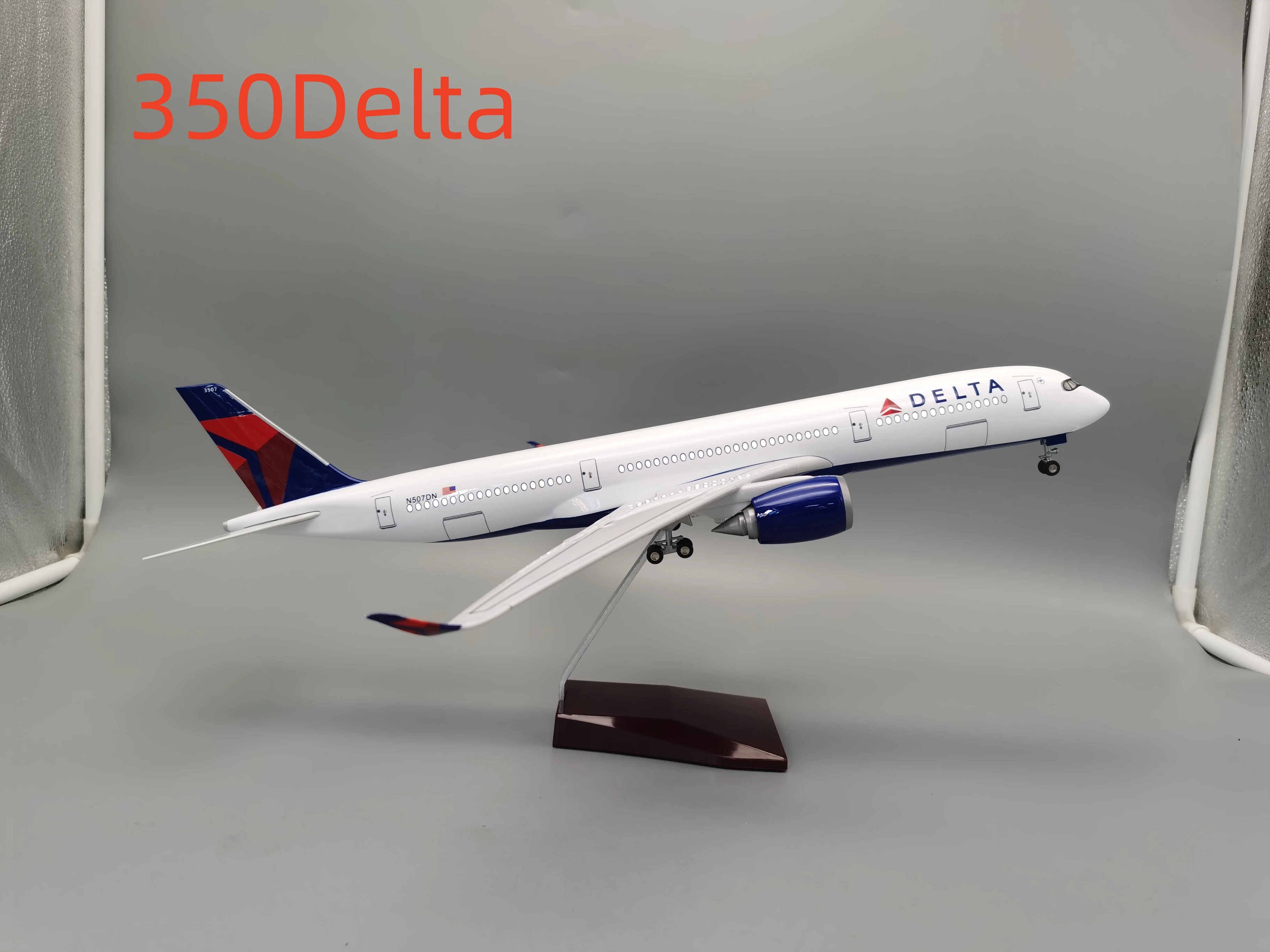 1/150 مقياس طائرة 47 سنتيمتر 747/350/330 طائرة دلتا نموذج طيران ث الضوء والعجلة دييكاست الراتنج طائرة جمع عرض اللعب #3