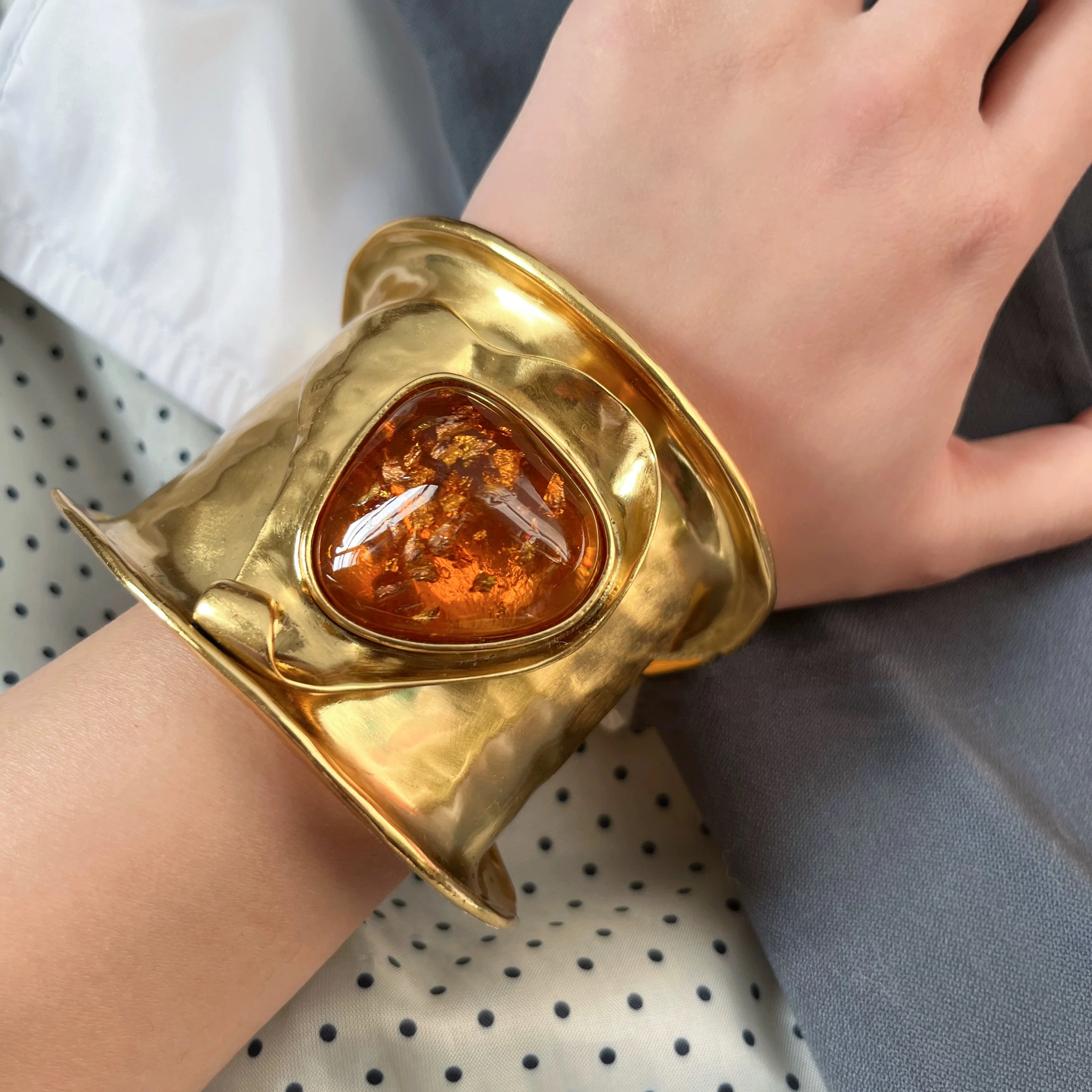 

Модный браслет 2026 года от известного дизайнерского бренда: золото, серебро, гладкий, роскошный, женский, высшее качество, трендовые украшения