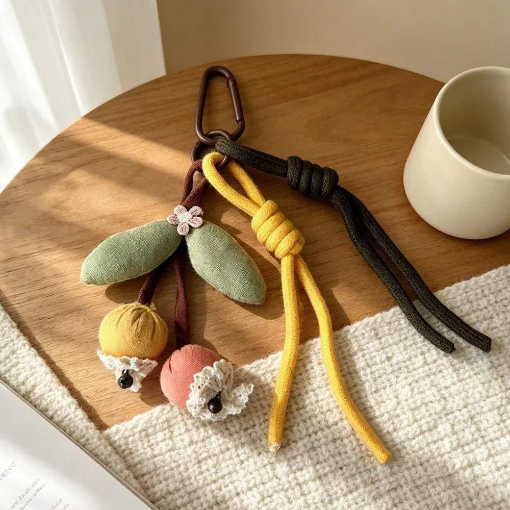 Vintage Stoffblumen-Schlüsselanhänger mit Karabinerhaken, Luffa-Taschenanhänger im pastoralen Stil, leichter Quasten-Botanik-Schlüsselring für Rucksack – Detail 2