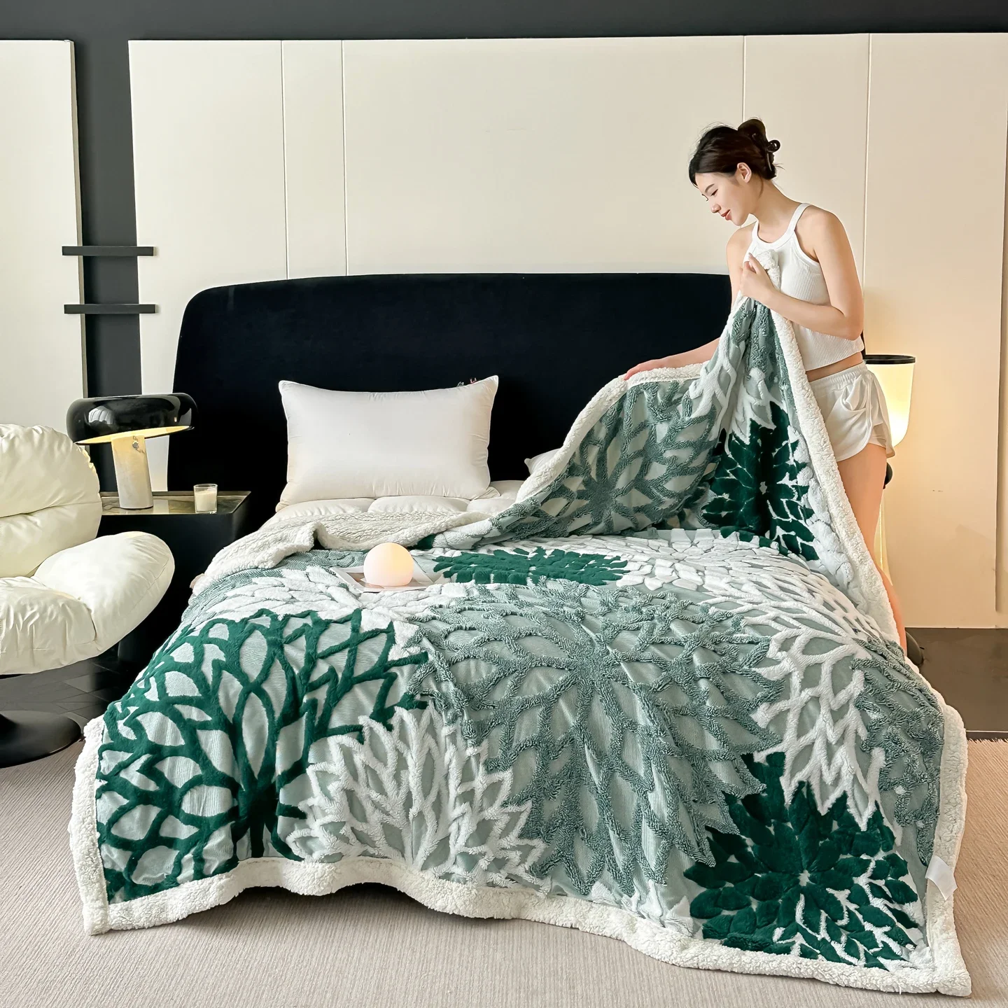 Aesthetically Cationic Openwork Jacquard Blanket Autumn Winter Thickened Warm Blankets Cozy Durable Artificial Lambswool Blanket