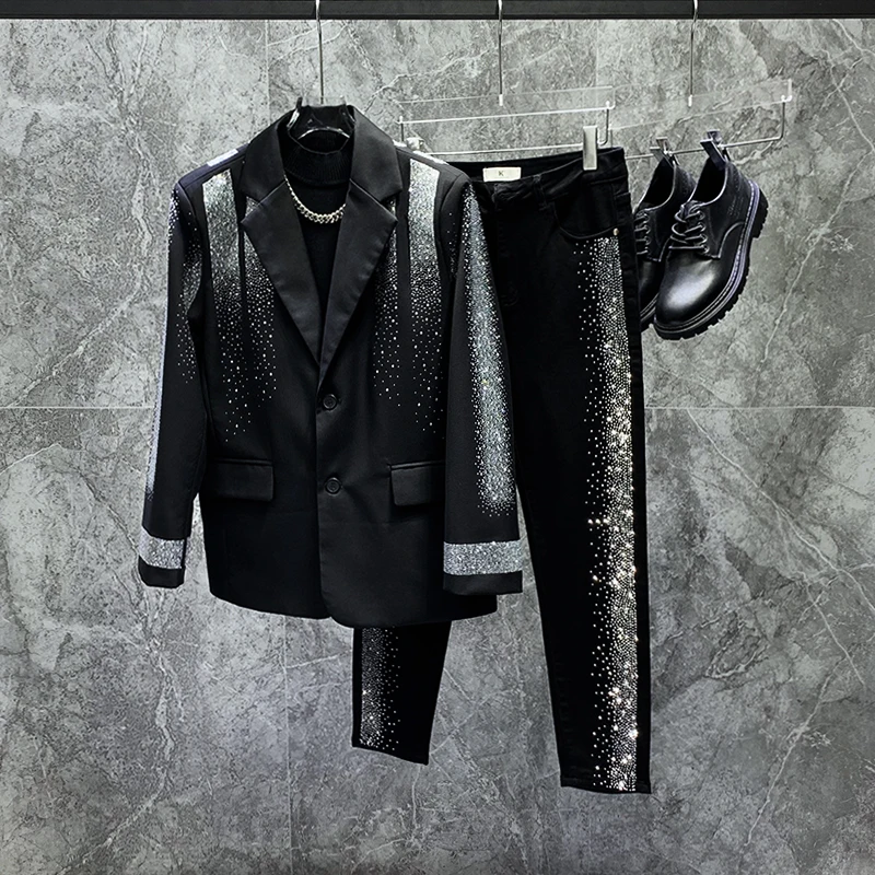 بدلة أنيقة فضفاضة وسيم عصرية جديدة لعام 2025 للرجال النسخة الكورية سترة عالية الجودة من حجر الراين المزودة بالنجوم