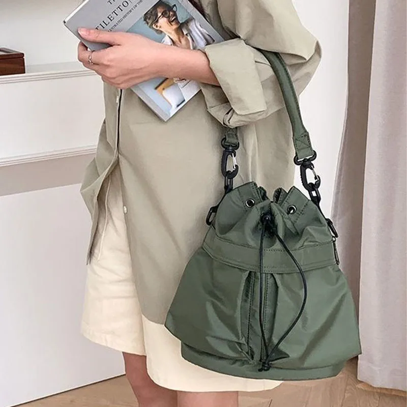 Fashionable Women's Handbags Waterproof Nylon Large Capacity Crossbody Bag Shoulder Bag Women's Portable Drawstring Bucket Bag