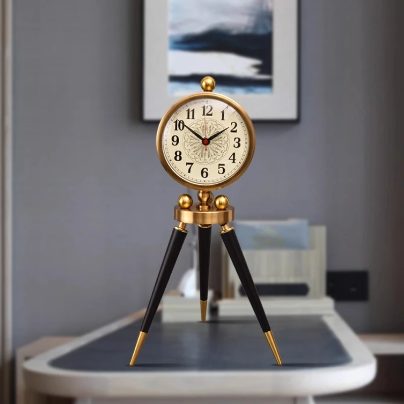 American Style Living Room Desk Clock European Style Tripod Mute Clock Watch Office Quartz Clock Restaurant Desktop Gadgets