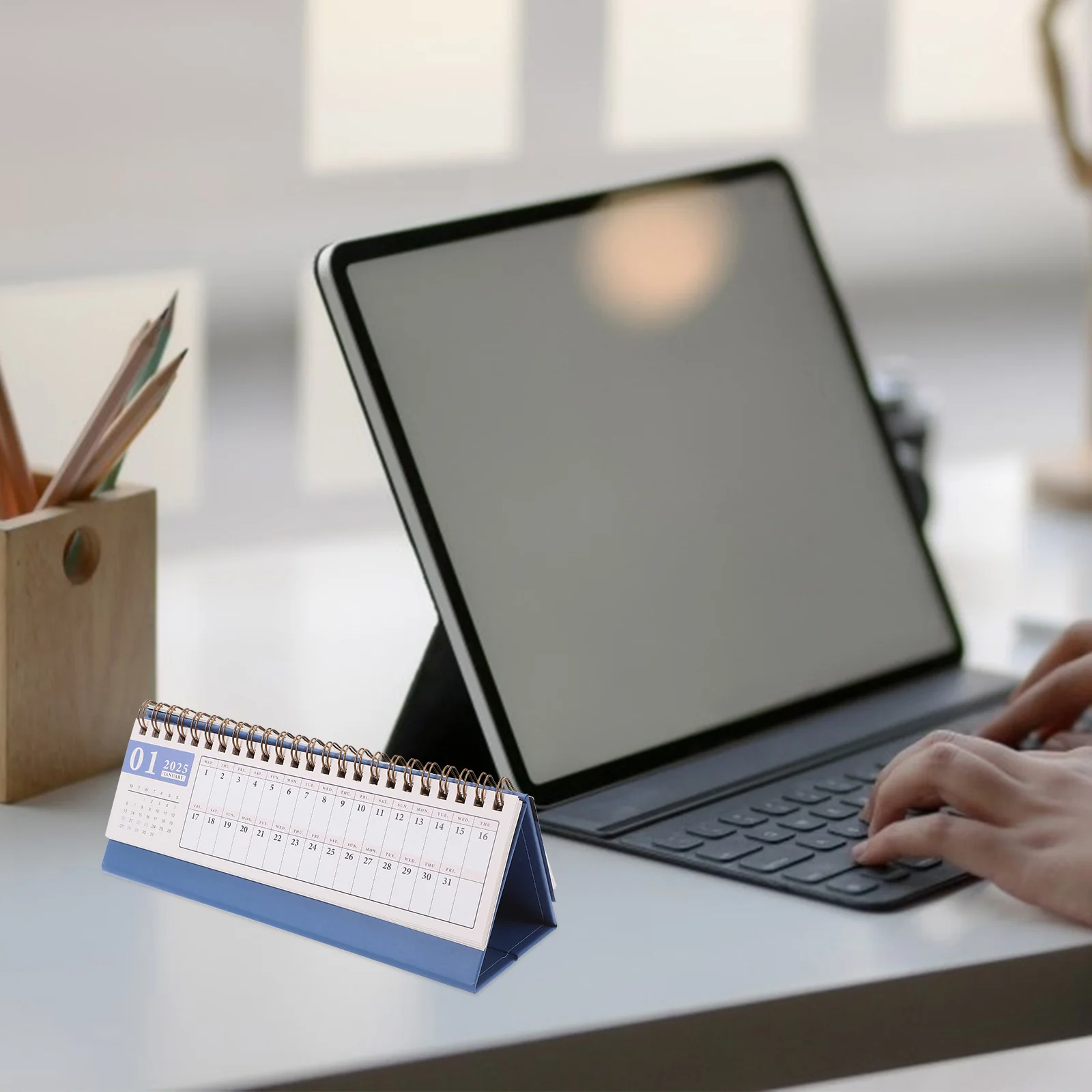 

Mini Desk Calendar 2025 Horizontal Small Office Planner Desktop Organizer with Memo Todo List for Effective Task Tracking