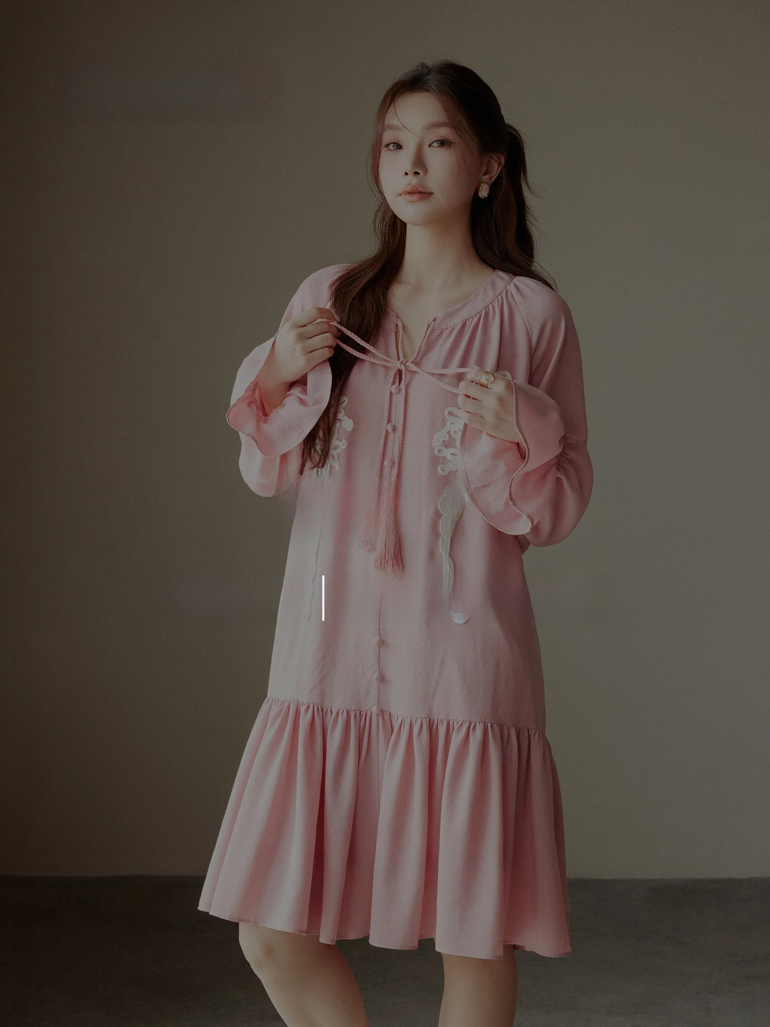 

Bohemian Style Mixed Linen Dress Plusmall Ramble Rose Casual Standard Fit Long Sleeve V-Neck A-Line Skirt Single Button Closure