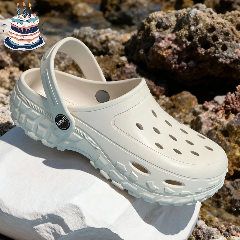 

Summer new style fashion couple sandals for women, with tire soles and holes.