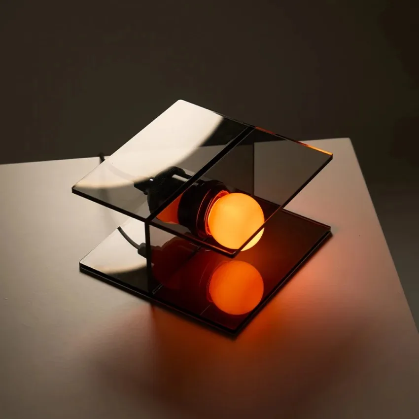 

Легкая роскошная настольная лампа с элитным дизайном, украшенная простым и современным высококачественным атмосферным светом, прикроватная лампа, креативные подарки