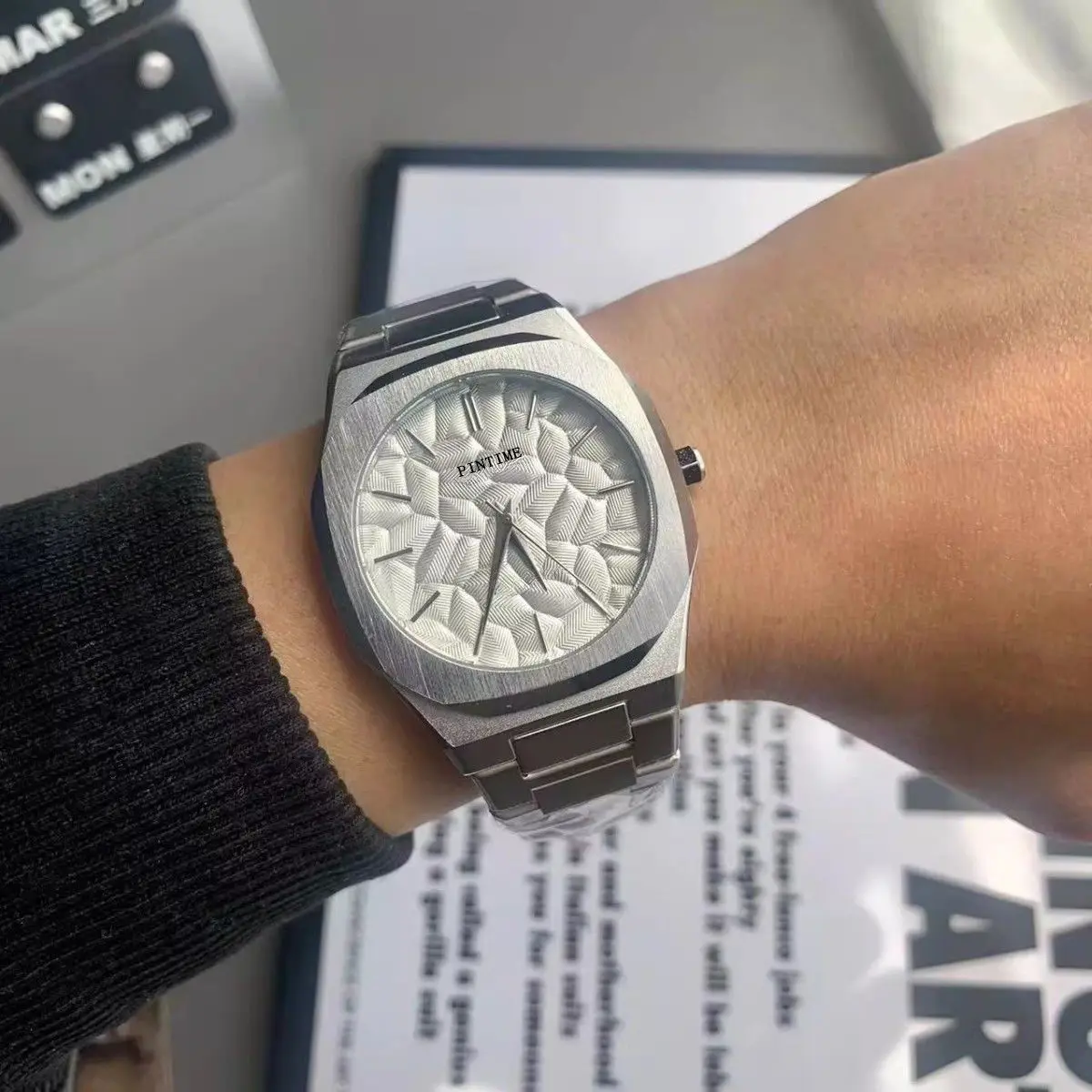 Luxury Brand Watch Men's Watch Embossed Leaves Personalized Design Quartz Watch  Men's Watches Fashion Luxury Wristwatch