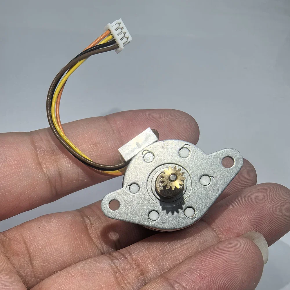 PM20L-020-VHJ7 اليابانية (MINENEA) مرحلتين أربعة أسلاك 20 مللي متر محرك متدرج مع 12 تروس الأسنان زاوية الخطوة 15 درجة