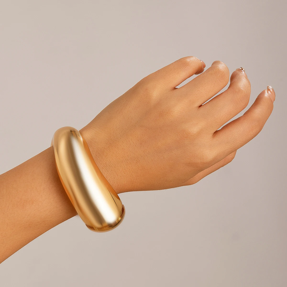 Salircon 2024 Exaggerated Smooth Metal Thick Bangles for Women Personality Irregular Gold Color Bracelet Punk Party Jewelry