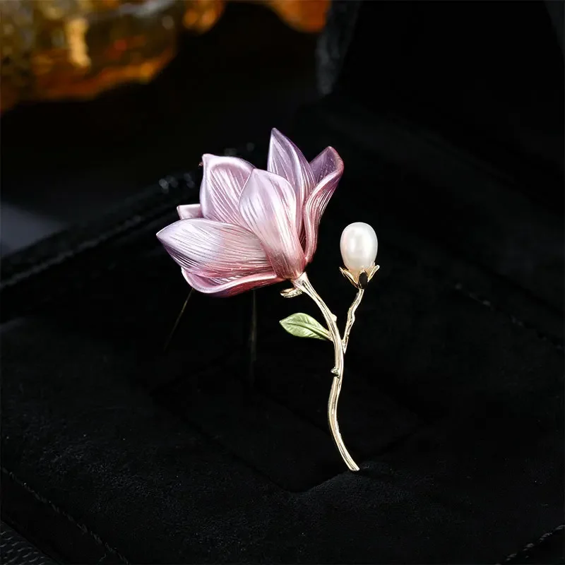 Элегантная и нежная брошь с цветком магнолии, новая высококачественная женская модная и элегантная брошь.