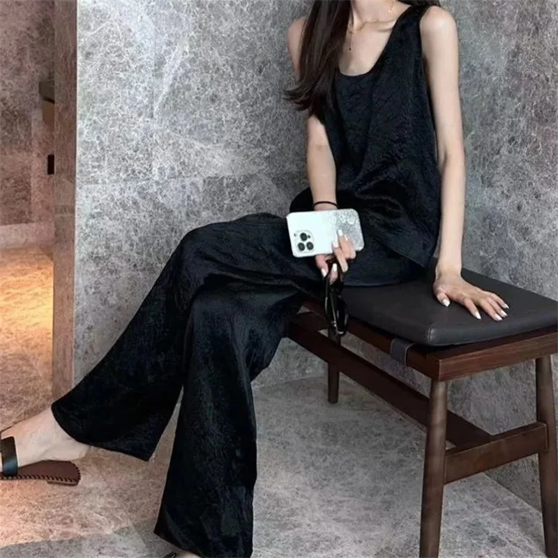 Women Sleepwear Sleeveless Pants Set with Wrinkled Simple Summer Ice Silk Cool Sleepwear Suitable for Outing and Home Furnishing
