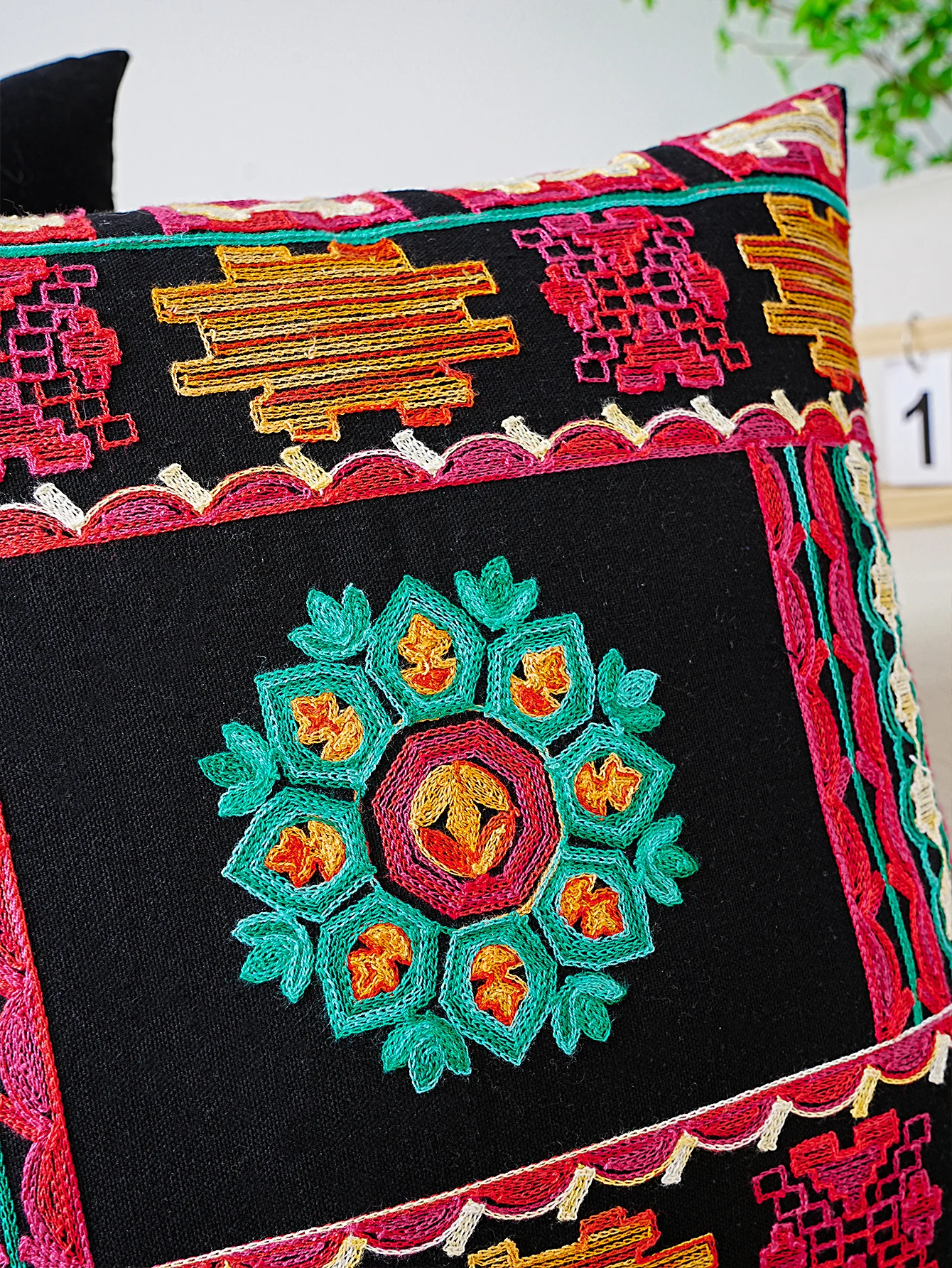 1pc, Halloween Themed Embroidered Pillowcase, Zipper Open And Closed, Machine Washable - Perfect For Interior Decorating