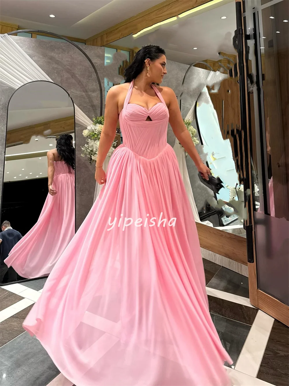 Abiti lunghi con scollo all'americana a trapezio con pieghe increspate in chiffon semplice abbinato su misura Abiti per occasioni su misura Taglie disponibili Stile moderno