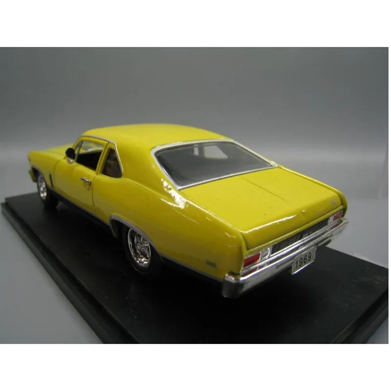 Diecast 1/32 Scale 1969 NOVA SS Alloy Car Model Muscle Collection Souvenir Display Ornaments Vehicle Toy