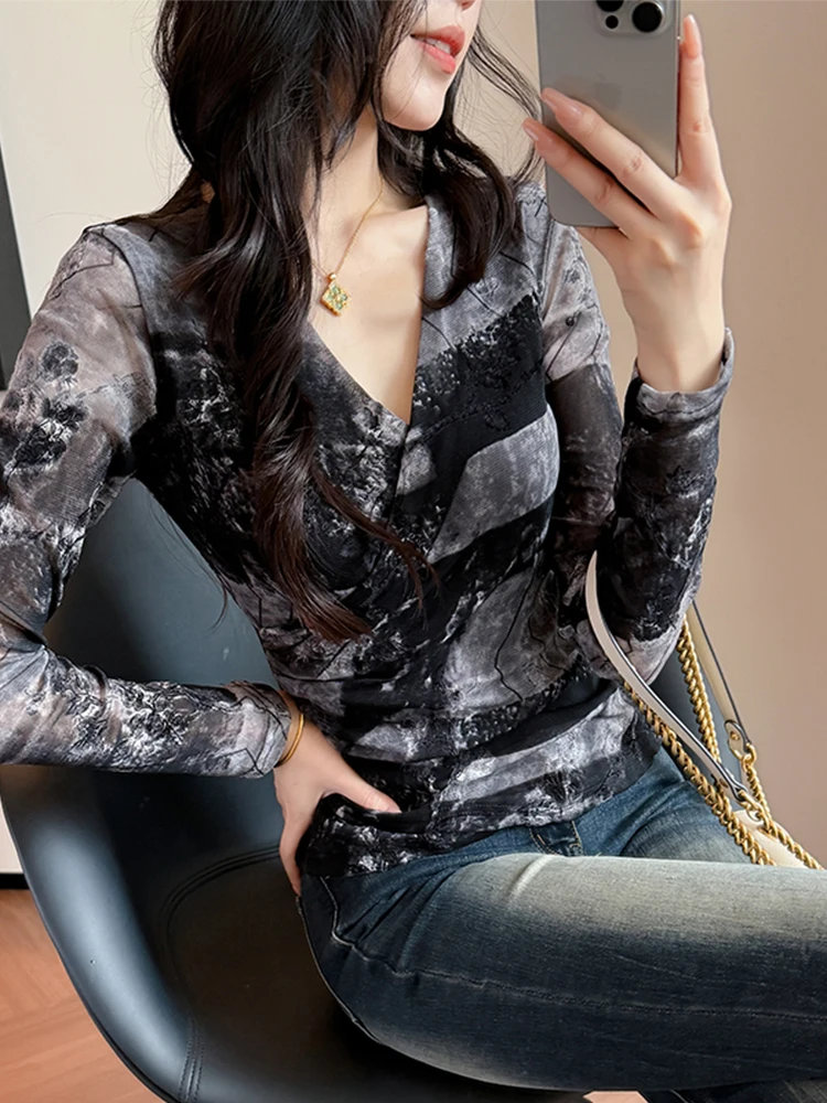 Sexy v-ne croisé Long Sve T-irt femmes automne Faion nouveau européen Sle Floing imprimé mince moi Base petit irt