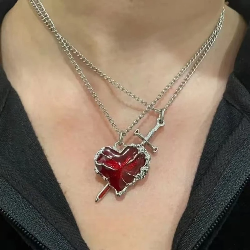 Fashionable And Beautiful Sword Heart Necklace Set Elegant Men And Women Sweater Chain Collarbone Chain Couple Gift