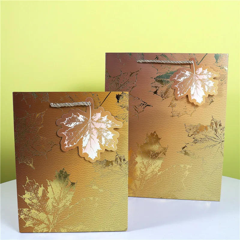 

3D Patch Bow White Card Portable Paper Bag Leaves with Hanging Cardboard Packing Bags Gilding Clover for shopping Gift