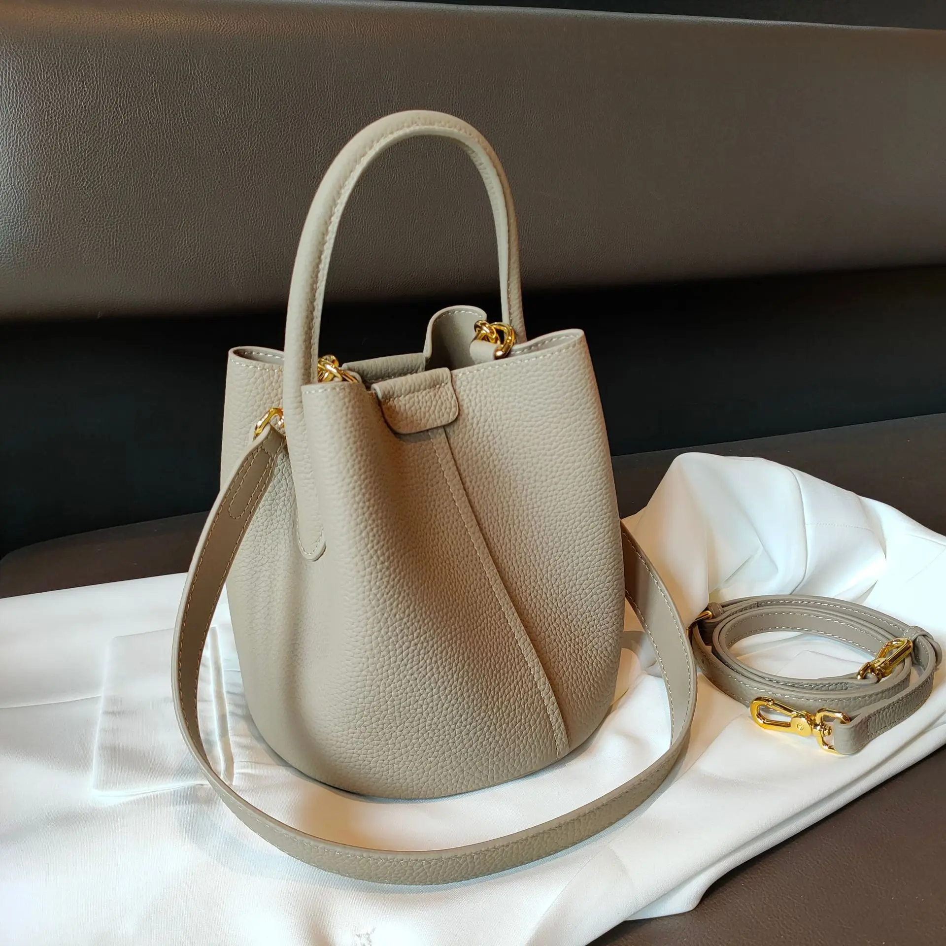

New Women's Bag Messenger Bag High-end Sense Large-capacity Leather Portable Bucket Bag First Layer Cowhide Soft Bags For Women