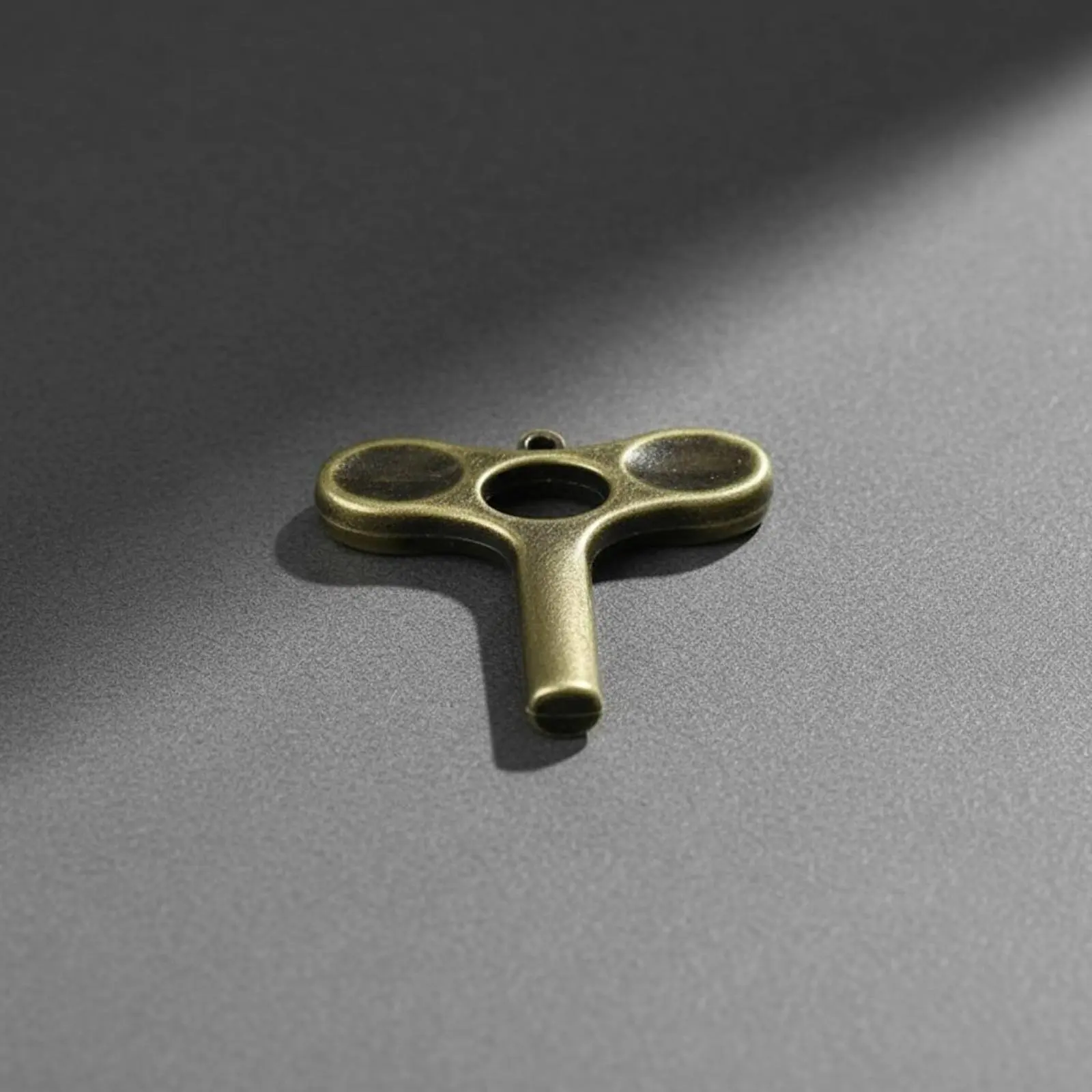 

4 Pieces Drum Key Bronze Finish Drum Tuning Key Music Tool Metal Construction Long-Lasting for Practice Room, Studio