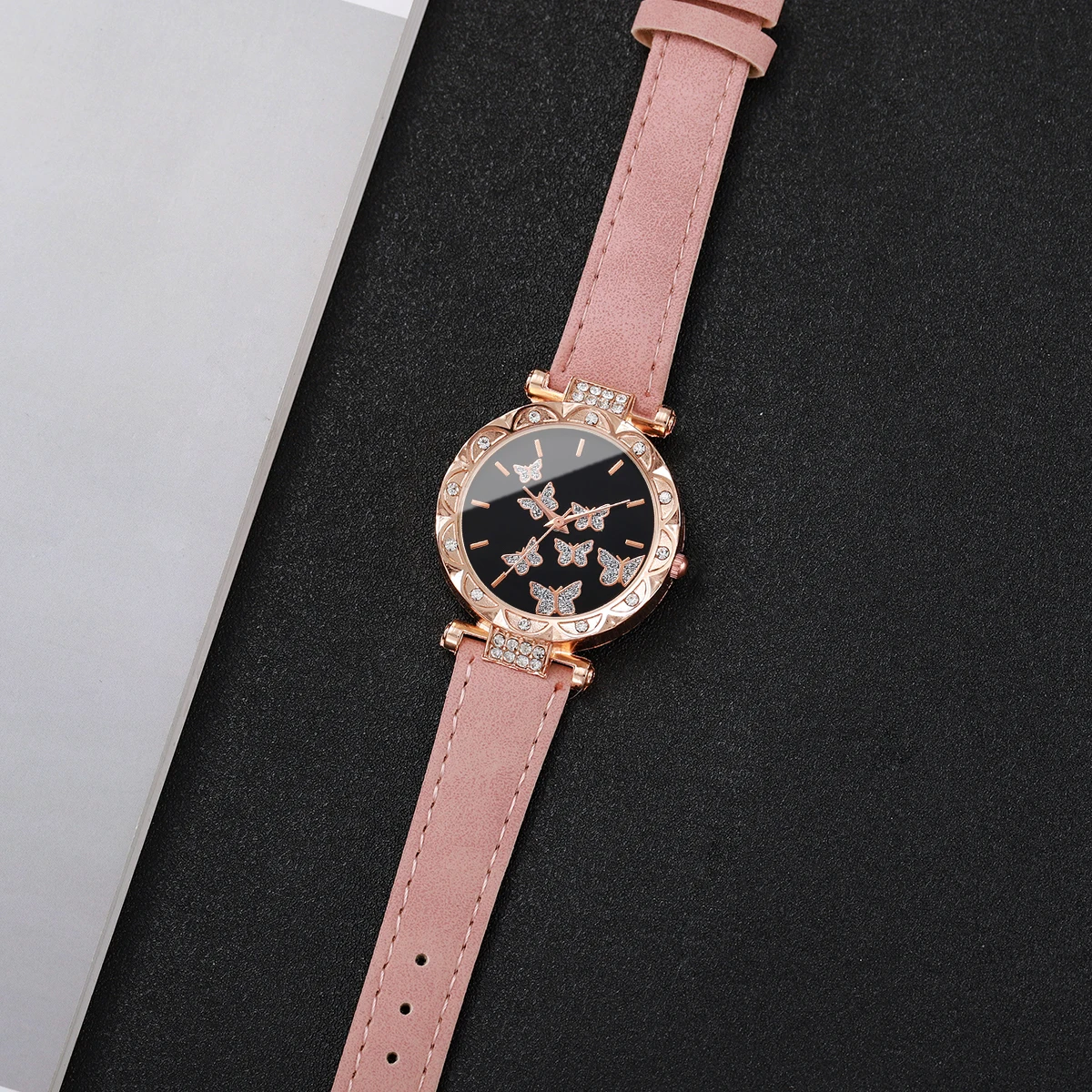 نساء موضة فراشة حجر الراين الهاتفي ساعة اليد السيدات عادية حزام من الجلد كوارتز ساعة Relogio Feminino (بدون صندوق)