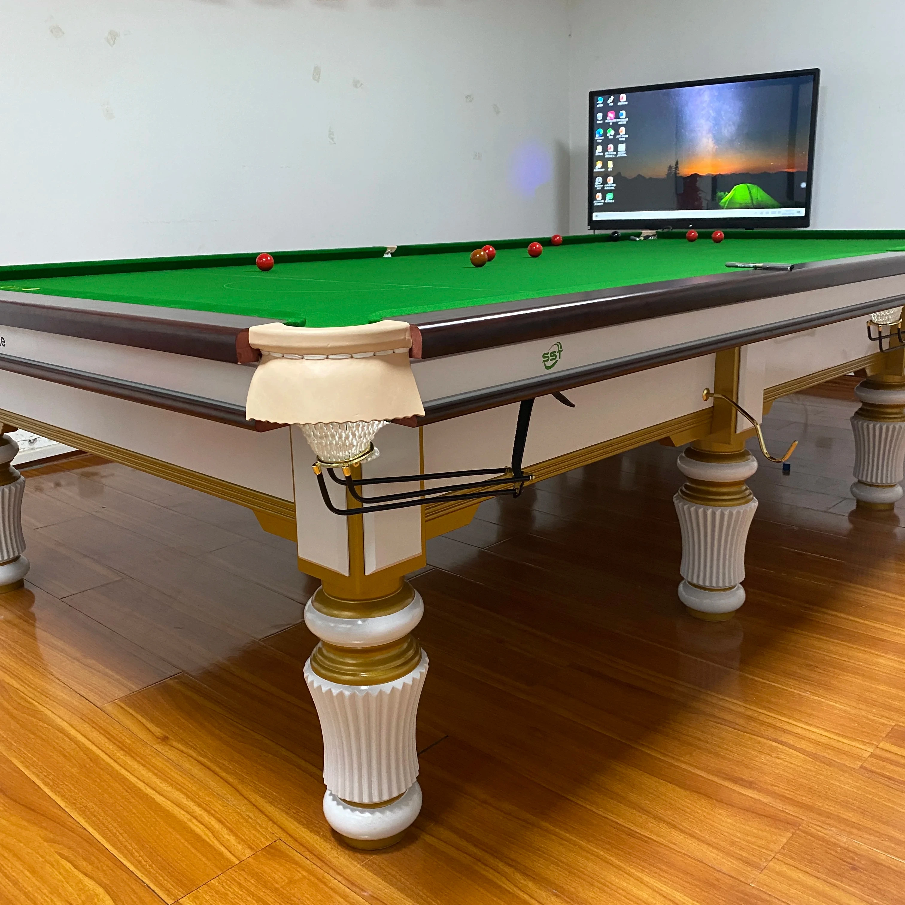 Modern Style Chinese Snooker Billiards Table with Slate Bed Ball Return Solid Wood Rails Customizable