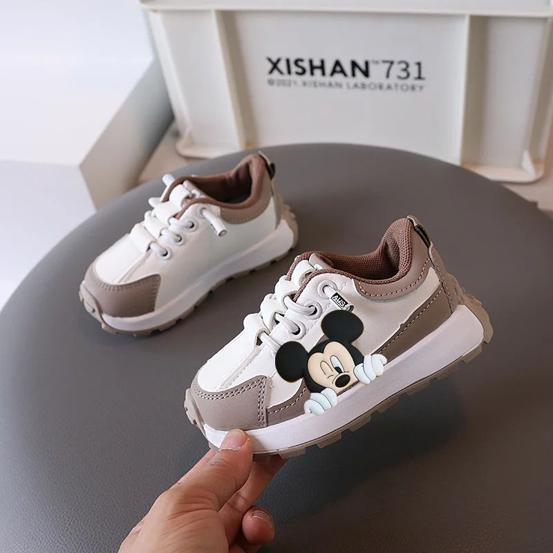 

Детские кроссовки 2026 Весна-Осень: кожаные кроссовки для девочек, модные повседневные туфли для мальчиков, кеды для малышей, кроссовки Микки Маус для первых шагов