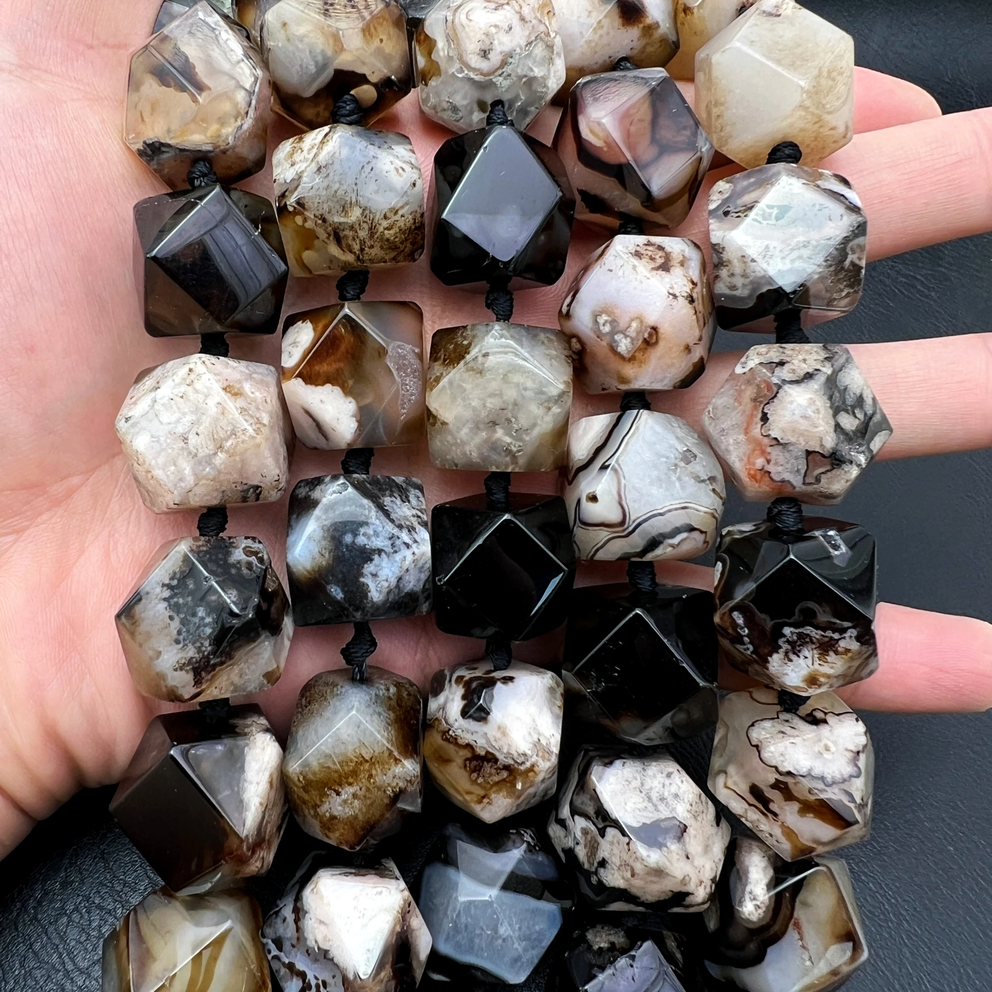

Approx 18MM Large BlackSakura Quartz Blossom Cherry Agates Cutting Nugget Beads For DIY Jewelry Making MY220712