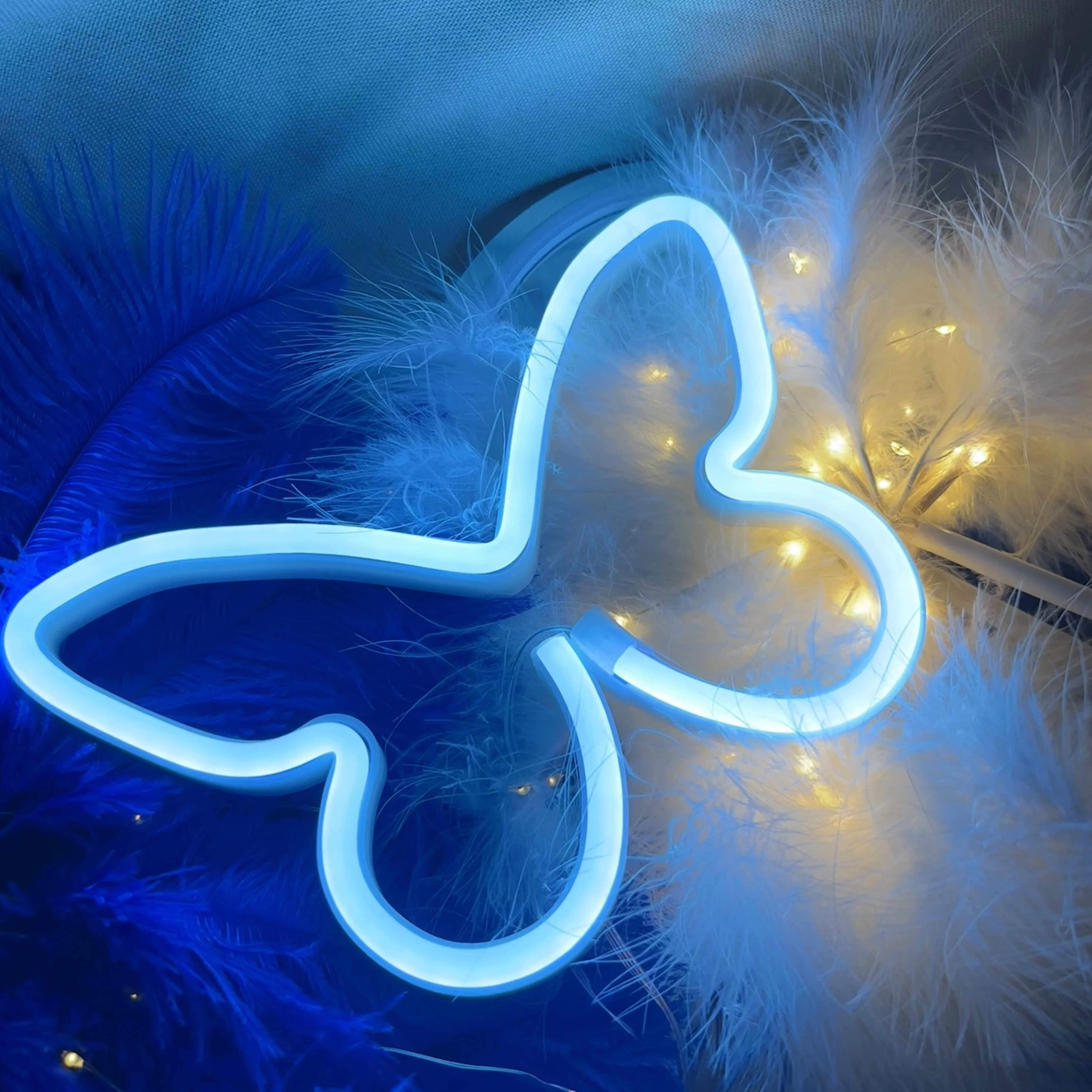 1 Piece, Flying Butterfly Shaped Led Neon Light, Suitable for Room Wall Decoration, Parties, Restaurants, Proposal and Confession, USB or Battery Powered (Battery Not Included)