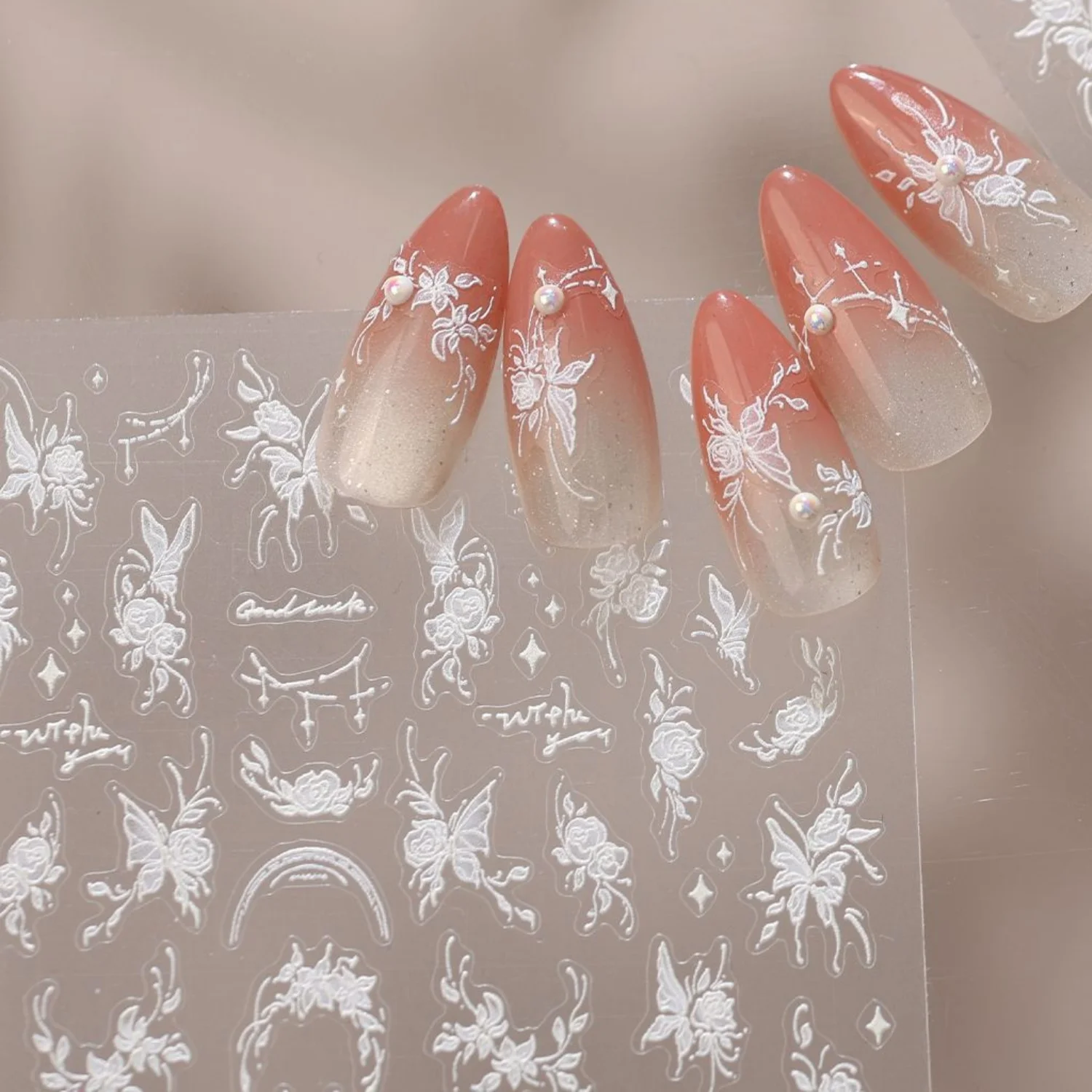 Weiße Schmetterlings-Rosen-Nagelkunst-Sticker 5D Blumenlinie Mond Kleiner Zweig Stern Selbstklebende Schmetterlings-Buchstaben-Vibe-Maniküre-Aufkleber