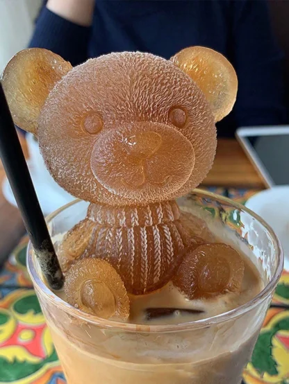 3D Bear-shaped Silicone Ice Molds, Suitable for Chocolate, Cakes, Ice Cream, Whiskey, Wine, and Cocktails.