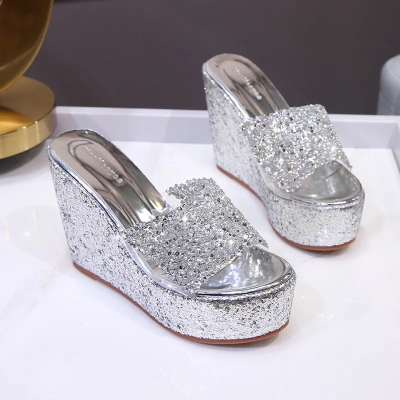 

Gold/Silver Glitter Crystal Platform Wedges Heel Mules Sandals Thick Sole Peep Toe Fashion Slip-On Slippers Sandalias De Mujer