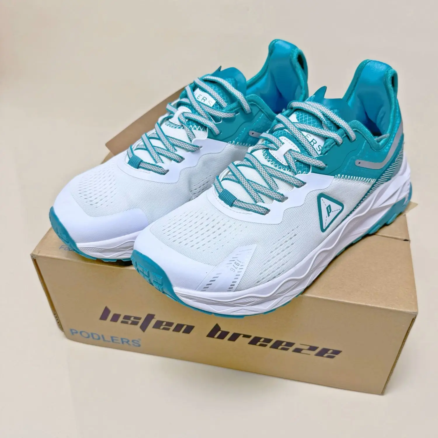 

Ultralight Running Shoes Mens Womens Cushioning Jogging Sneakers Mens Trendy Outdoor Walking Shoes Casual Sneakers