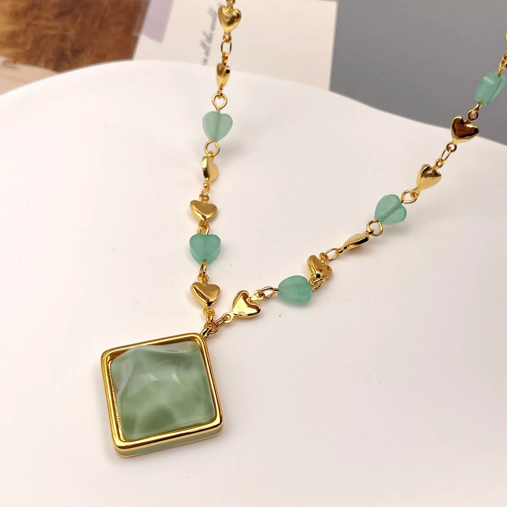 

European and American retro jelly resin pendant hollow love green jade exquisite niche temperament necklace