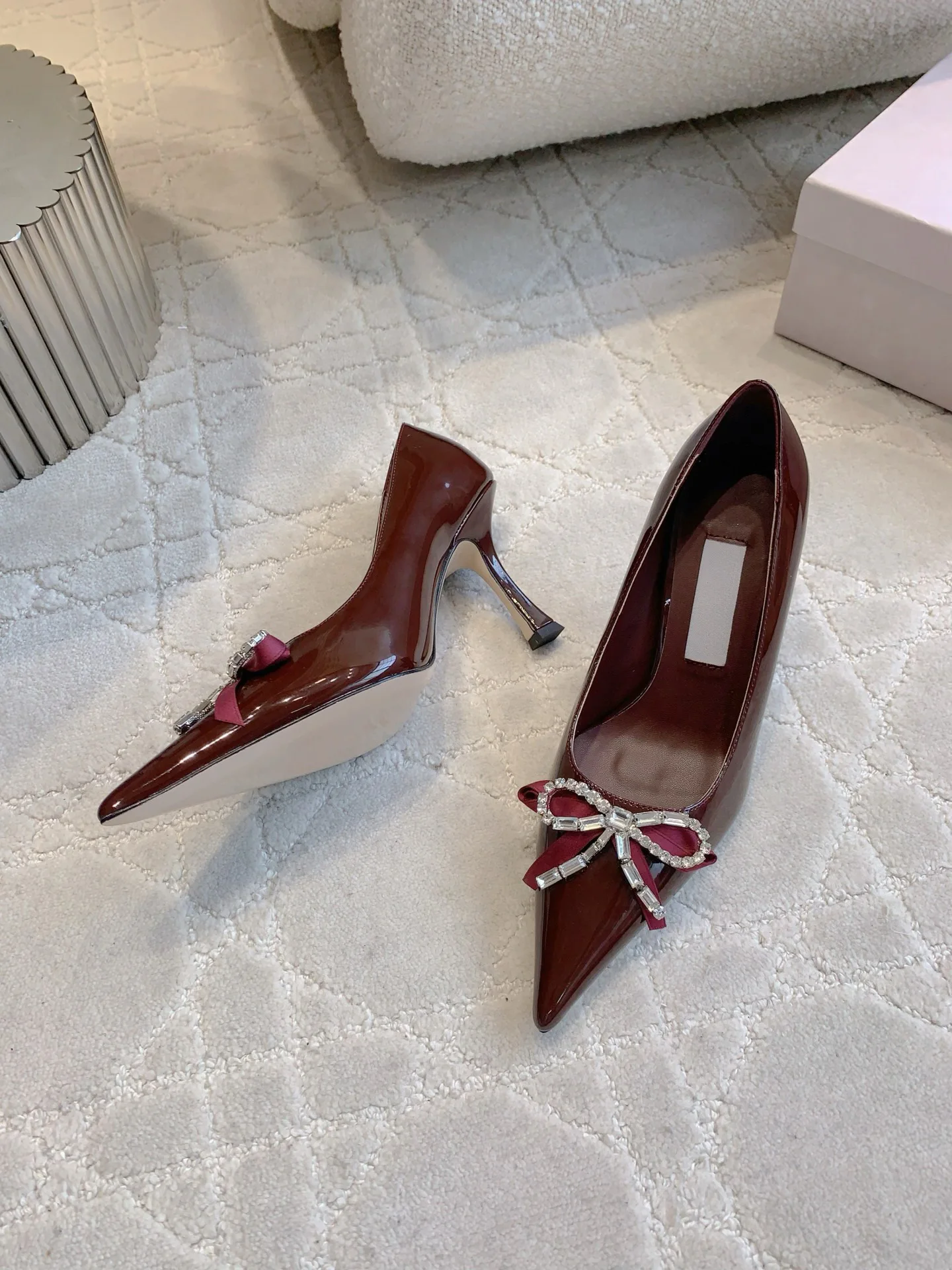 

2025 new women's cowhide pointed high heels with bow design, fashionable party dress high heels
