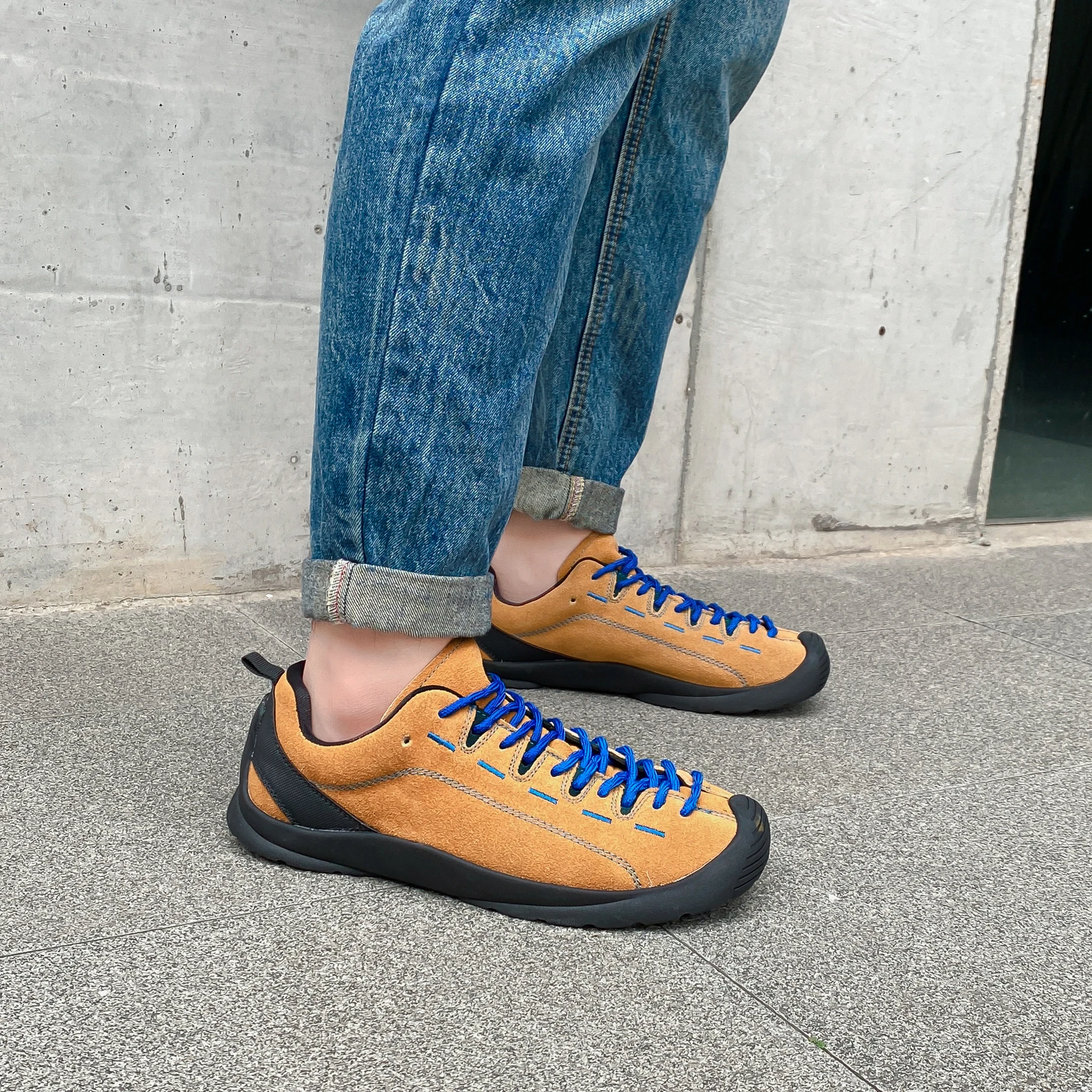 Hiking shoes men's outdoor hiking shoes men's high quality fashion casual snow boots comfortable wear-resistant non-slip shoes