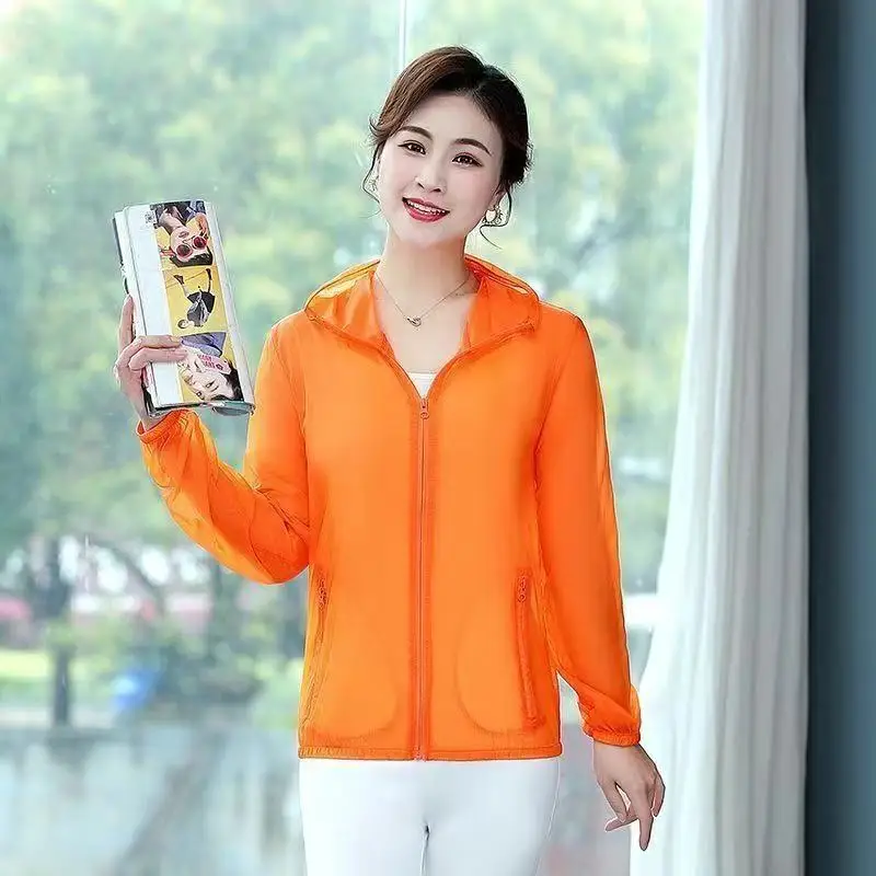 

2025Summer New Short Sun Protection Clothing Coat Women Hooded Middle-Aged Mother Thin Sunscreen Jacket Female Outcoat Top Lady