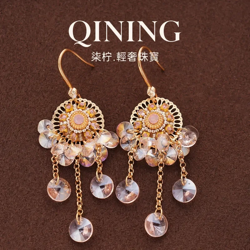 Fall at a glance, bohemian crystal fringed ear hooks, unique ethnic temperament earrings, light luxury niche earrings