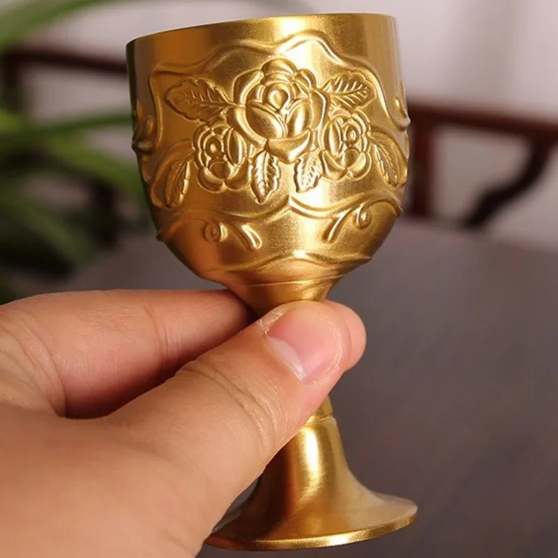Taça de vodka portátil mini espírito de latão, copo de cobre de bebida em forma de flor gravada, decoração de presente festivo de amigos 40ml, 1 peça,
